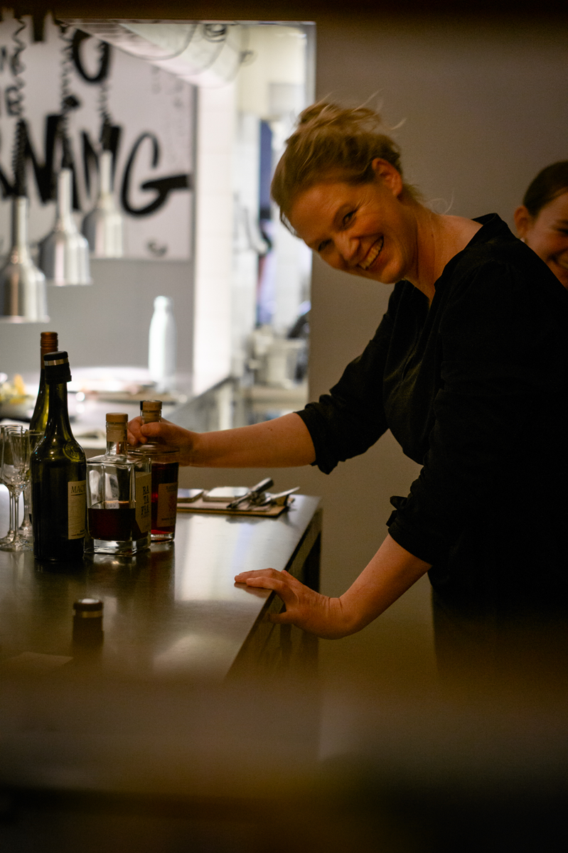 WijnrestaurantContraste-PaulienvanWieringen-sommelier-bar
